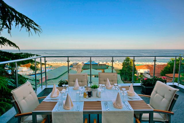 Luna Beach Hotel - Food and dining